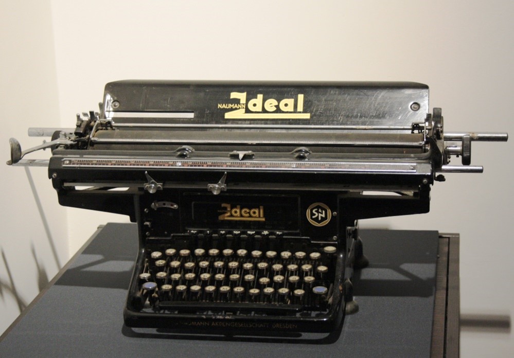 Пишущая машинка NAUMANN, модель Ideal. Германия. 1930-е — 1940-е годы. Принадлежала М.И. Чуванову